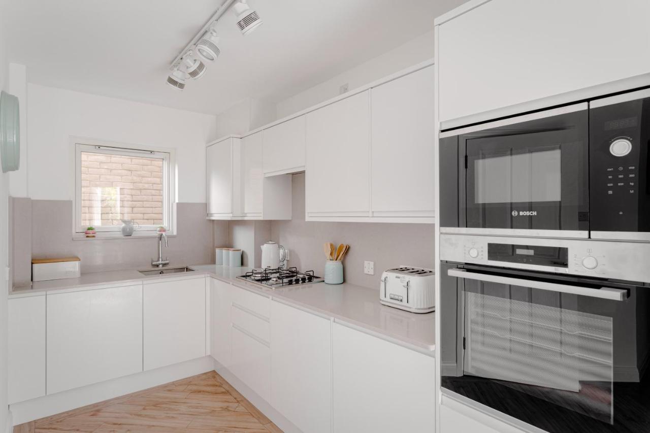 2 Bedroom City Centre Townhouse - With Parking เคมบริดจ์ ภายนอก รูปภาพ