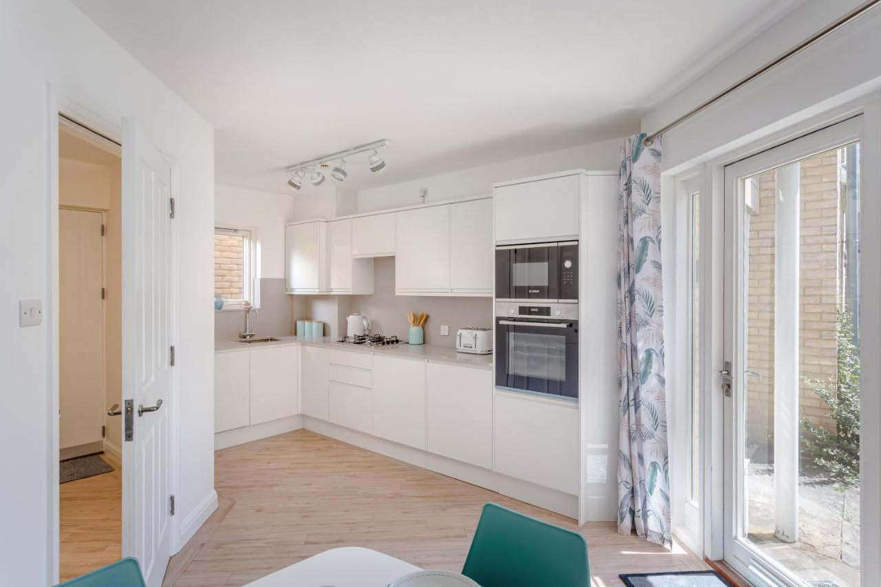 2 Bedroom City Centre Townhouse - With Parking เคมบริดจ์ ภายนอก รูปภาพ